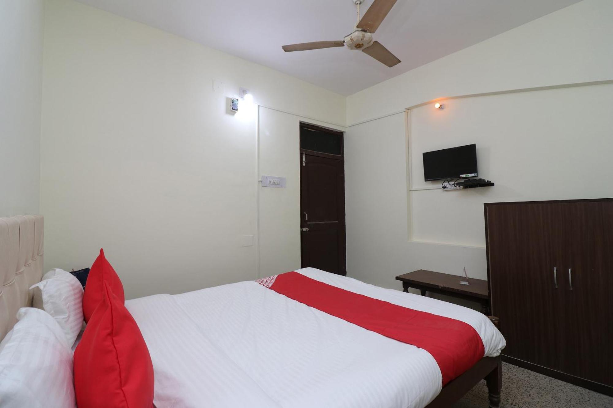 Hotel Shreya Bhubaneswar Bagian luar foto