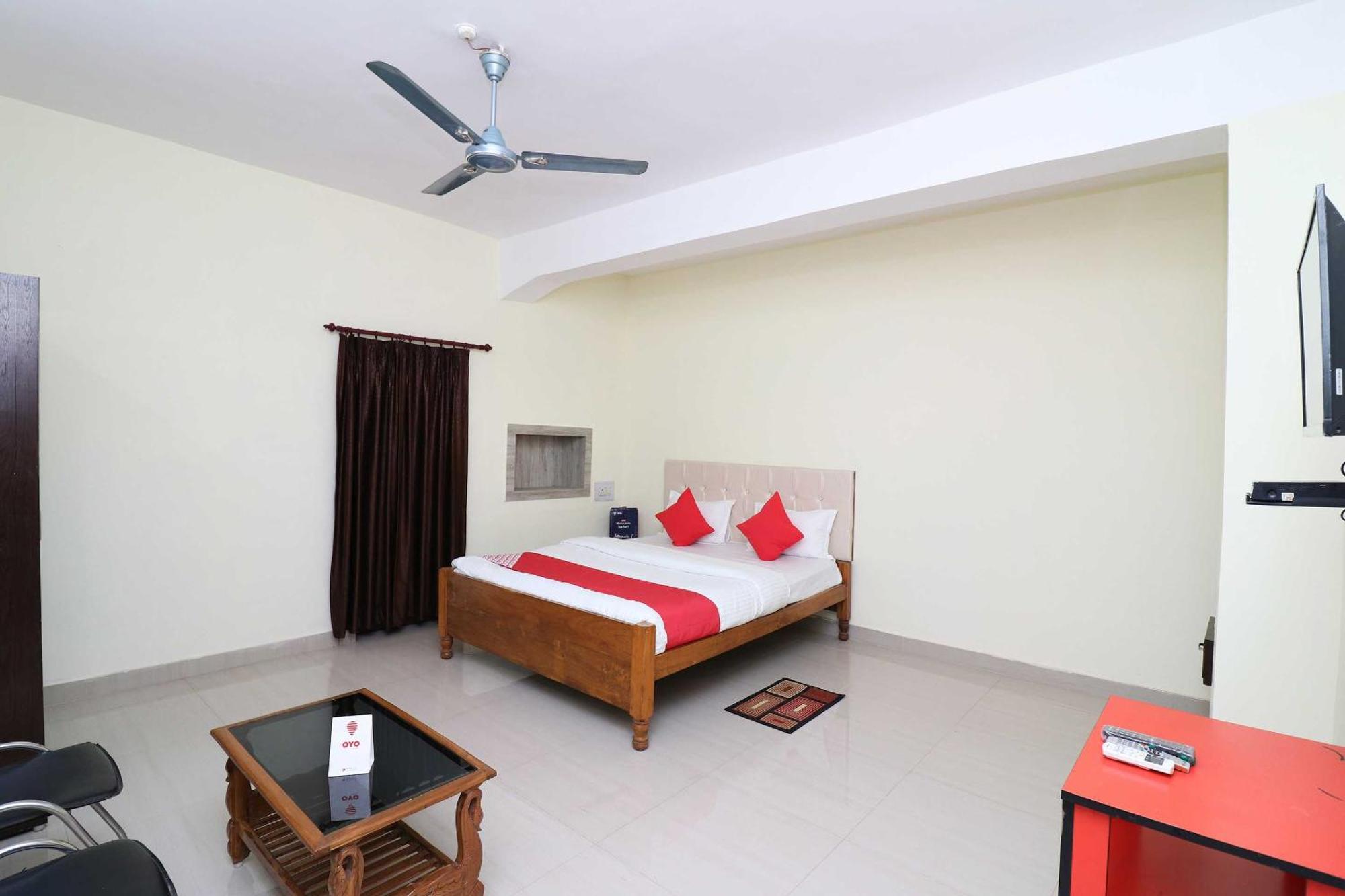 Hotel Shreya Bhubaneswar Bagian luar foto