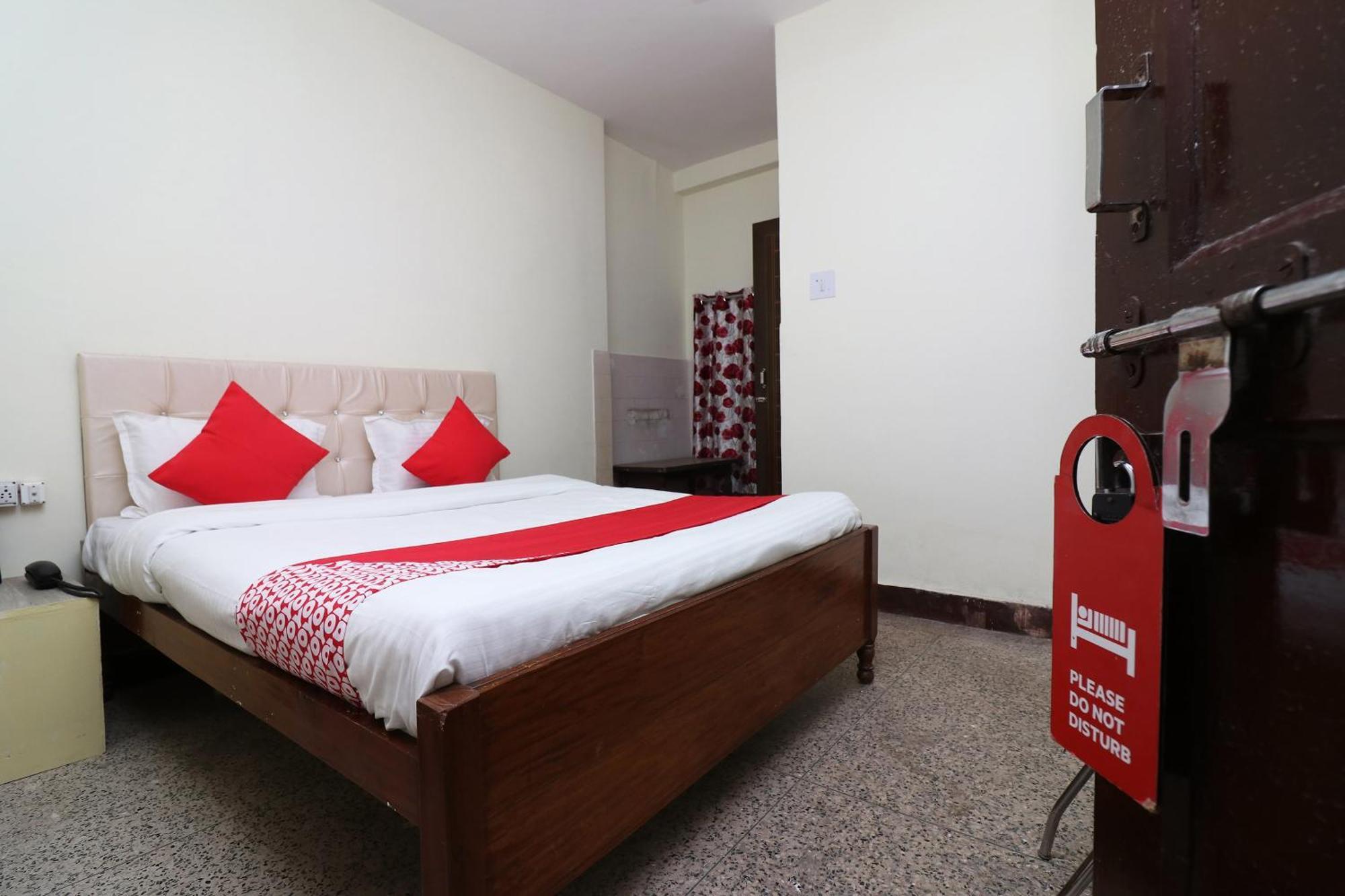 Hotel Shreya Bhubaneswar Bagian luar foto