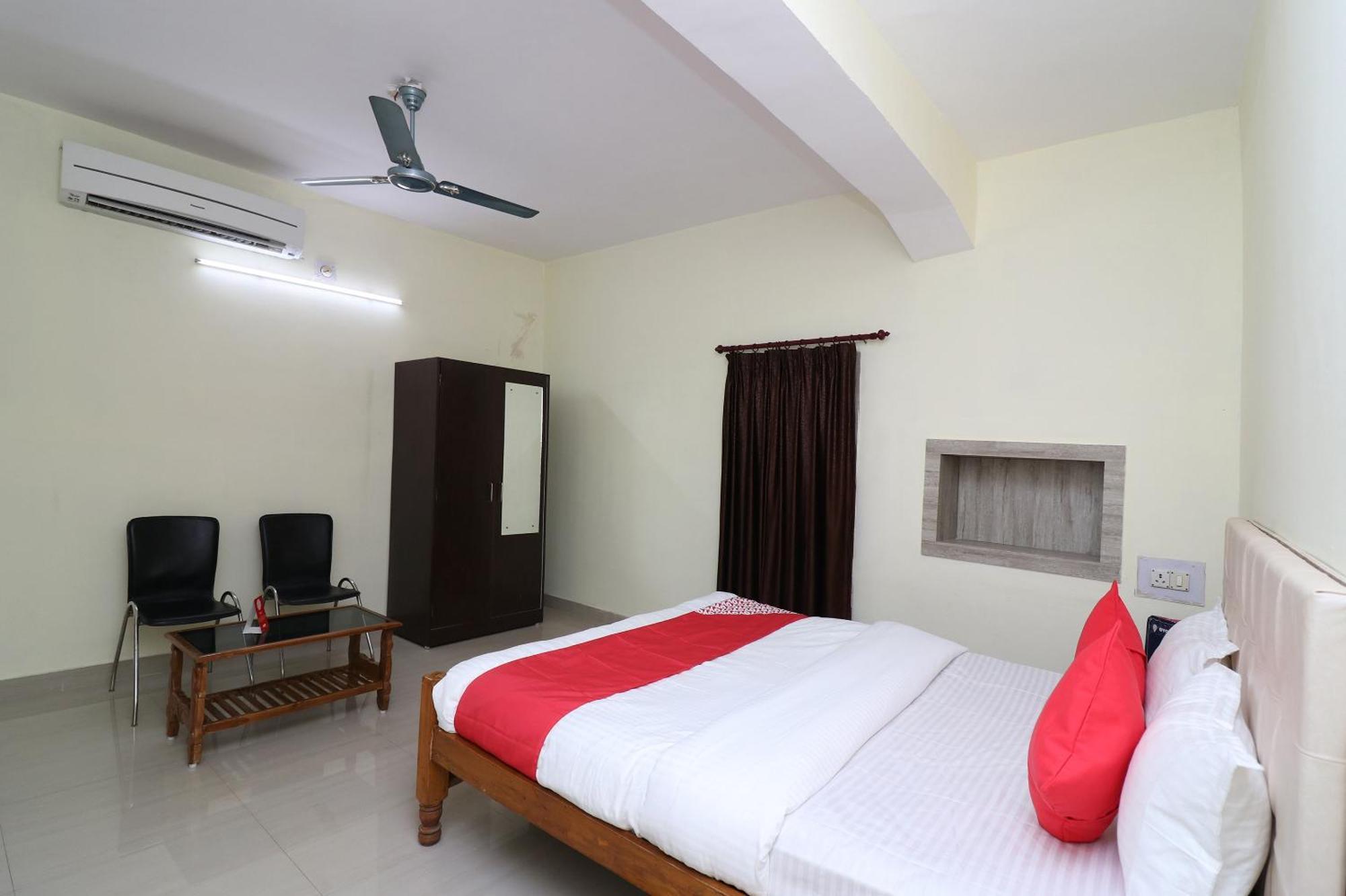 Hotel Shreya Bhubaneswar Bagian luar foto